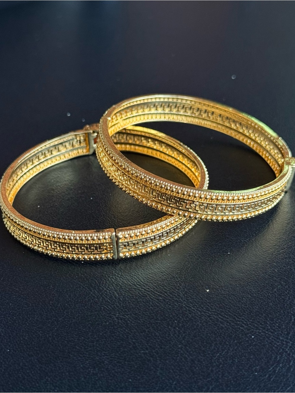 Gold-Plated Textured openable bangle set (2pcs)